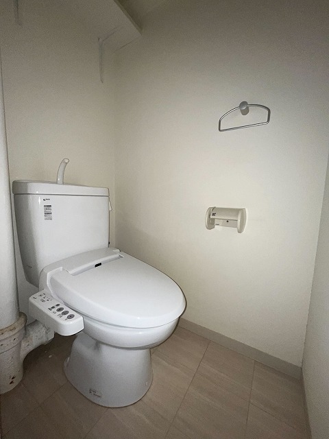 トイレ　同物件、別号室のものです。