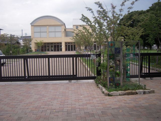 幼稚園・保育園　那加中央保育所（幼稚園・保育園）まで590m