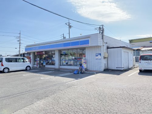コンビニ　ローソン　川島松原店（コンビニ）まで302m