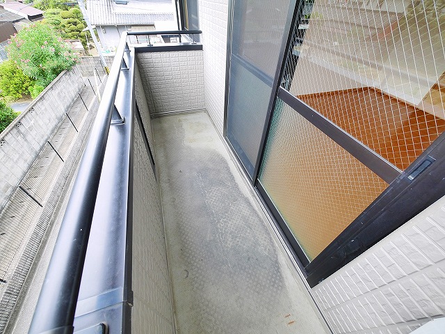 バルコニー　お洗濯にも便利なバルコニー付き