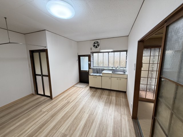 居室・リビング　こちらの居間で趣味の時間をお楽しみください