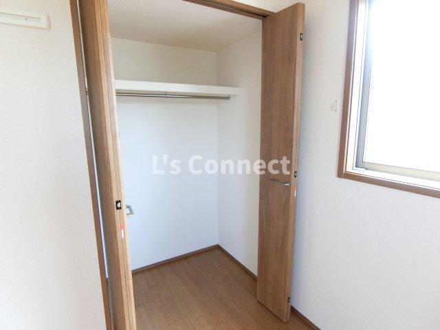 収納　クローゼットでお荷物もすっきり収納。