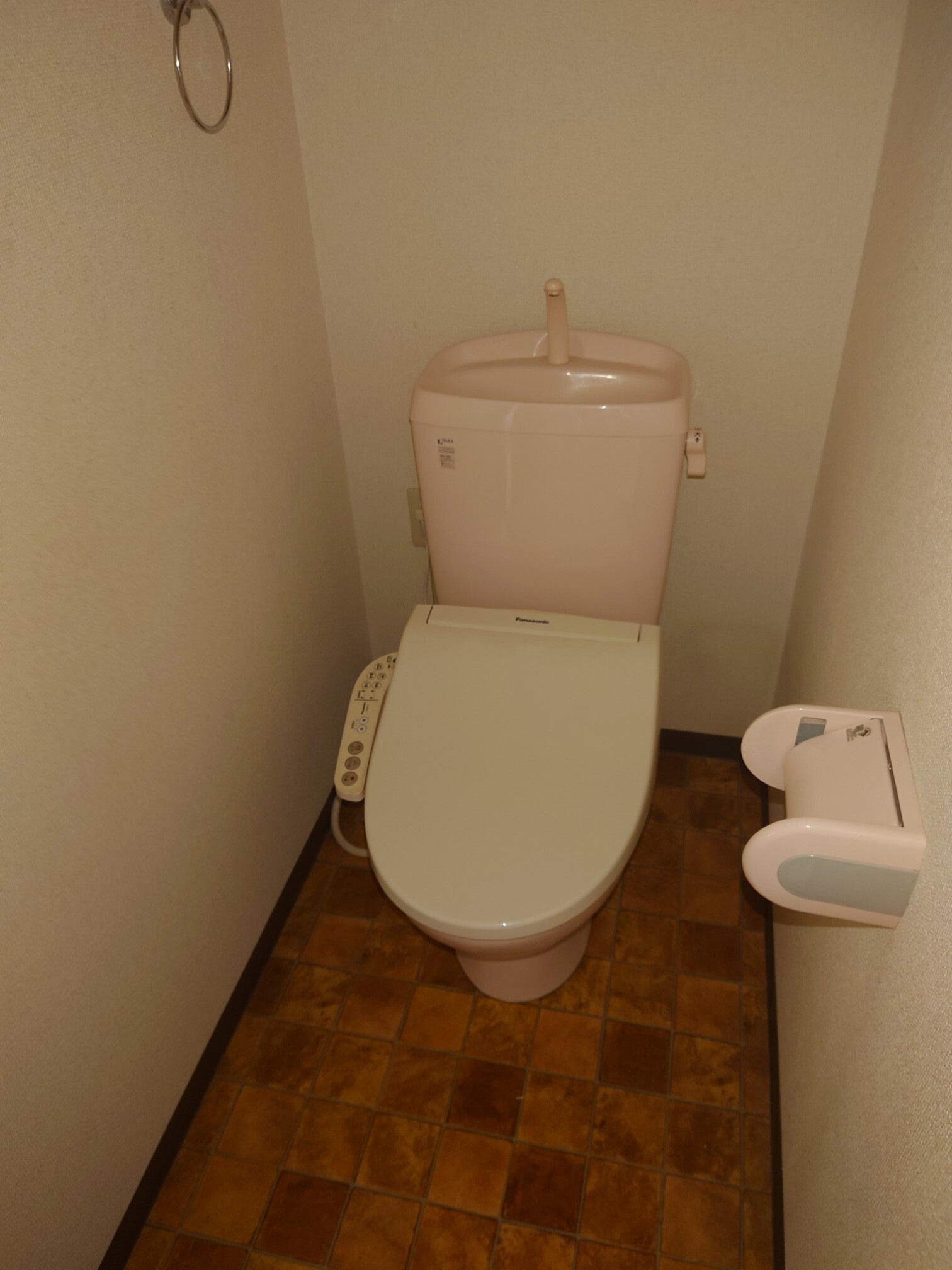 トイレ　ウォシュレット完備