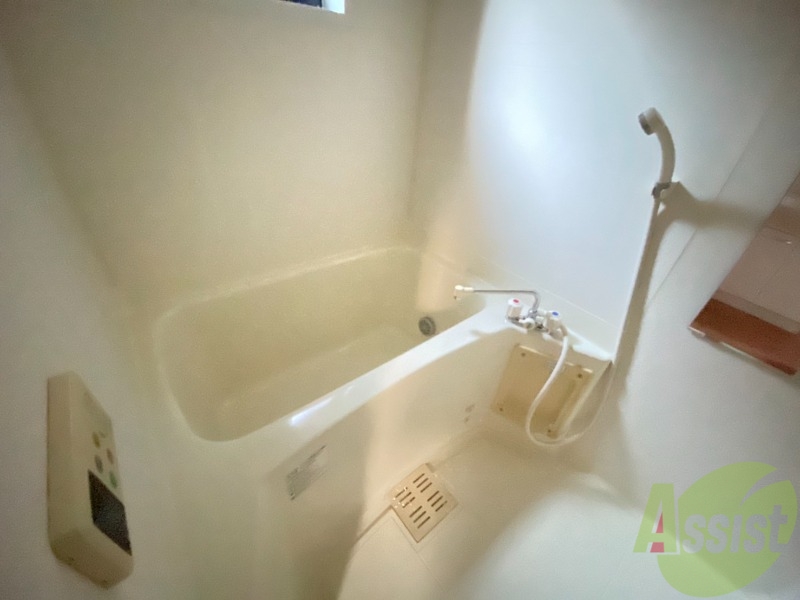 バス・シャワールーム　追い焚き機能が付いているのでいつでも温かいお風呂に入れますよ