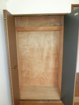 パルコート若園　収納　クローゼット内