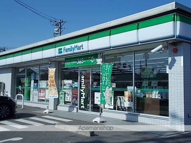 コンビニ　ファミリーマート北鶉店（コンビニ）まで210m