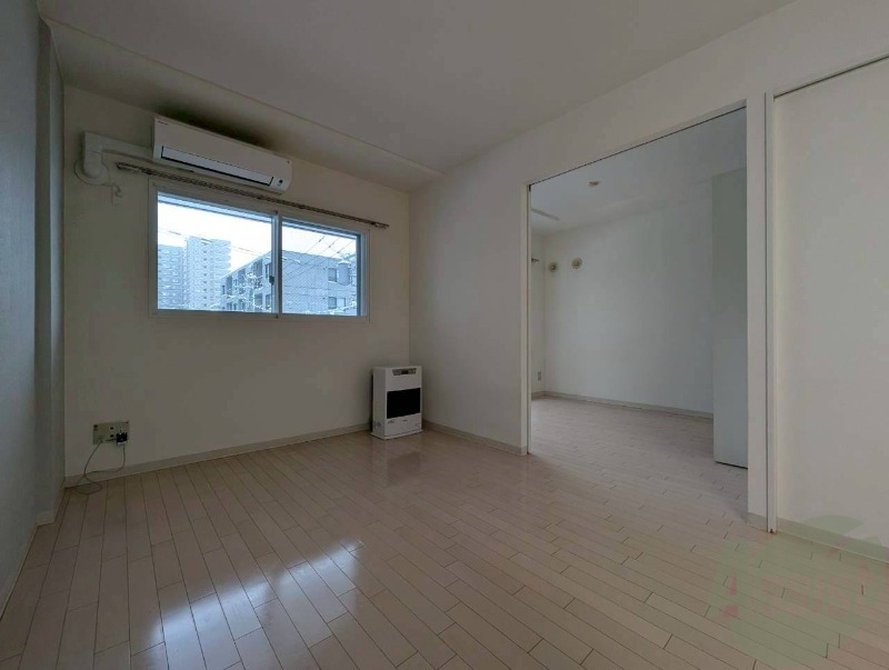 居室・リビング　広くてキレイなお部屋が広がっていて、充実した生活が送れそう。