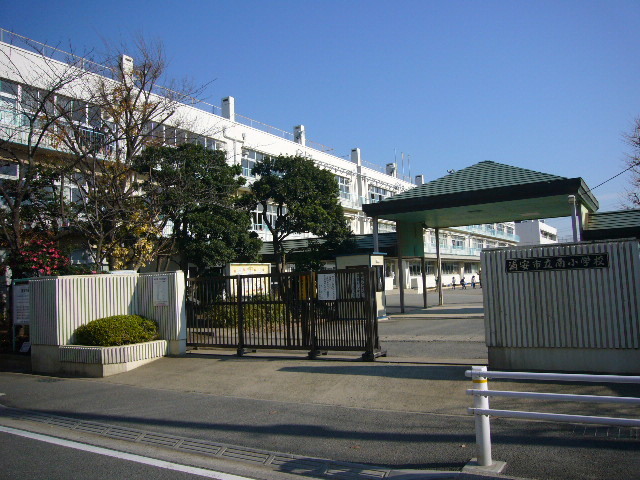 小学校　浦安市立南小学校（小学校）まで384m