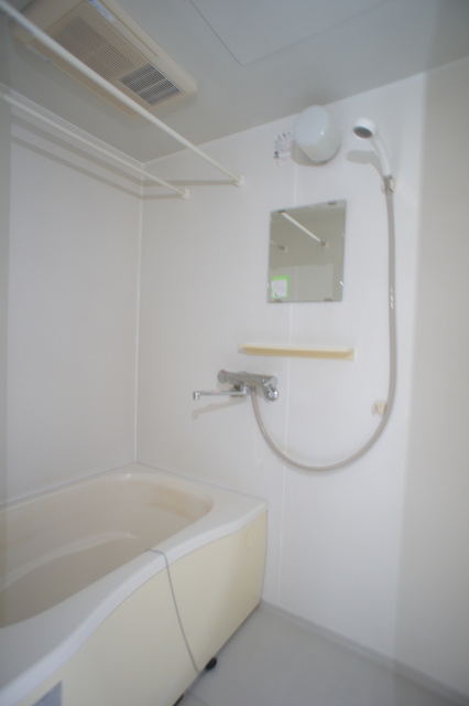 バス・シャワールーム　花粉・梅雨の時期にオススメの浴室乾燥機付きバスルームです♪