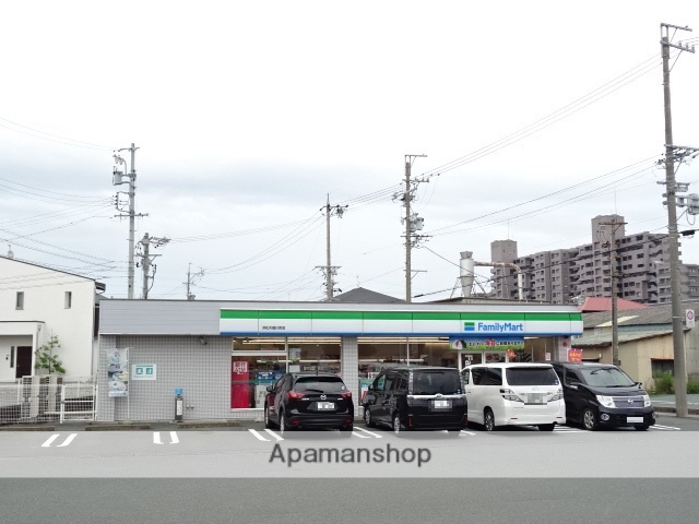 コンビニ　ファミリーマート（コンビニ）まで523m