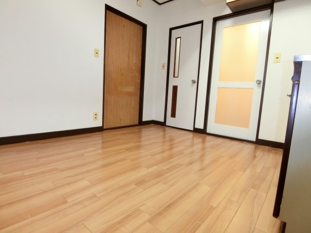 居室・リビング　別部屋参考写真です。