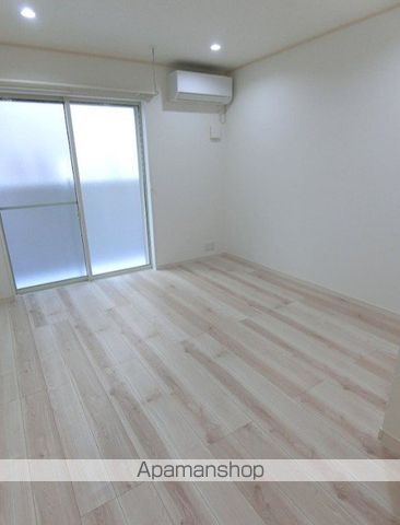 ブルーライン 上大岡駅 徒歩15分 2階建 築1年の居間写真