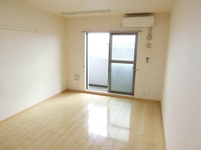 居室・リビング　採光たっぷり　エアコン付き　ペアガラス　洋室