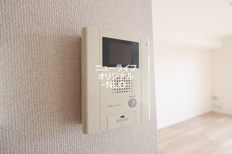 セキュリティ　室内から訪問者を目視できるモニタ付ドアホン☆