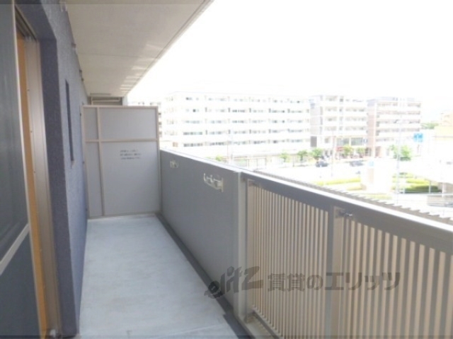 バルコニー　広い東向きベランダ