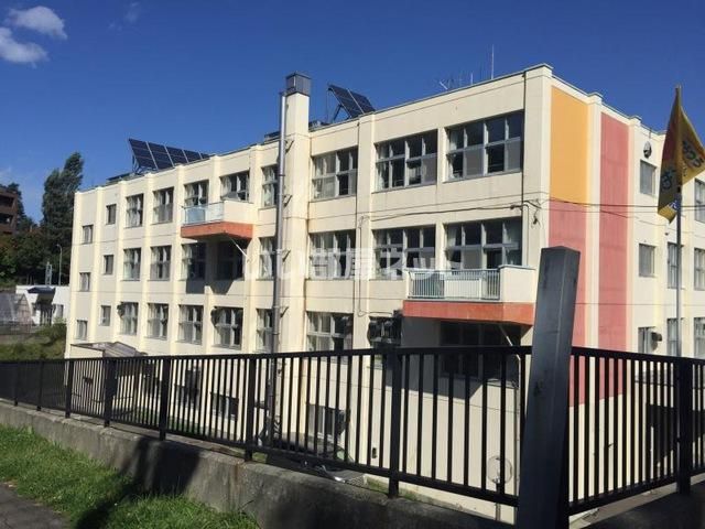 小学校　三角山小学校（小学校）まで949m