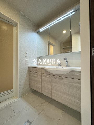 洗面設備　身支度に欠かせない独立洗面台♪