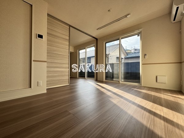 居室・リビング　開放感のあるゆったりとしたお部屋です♪