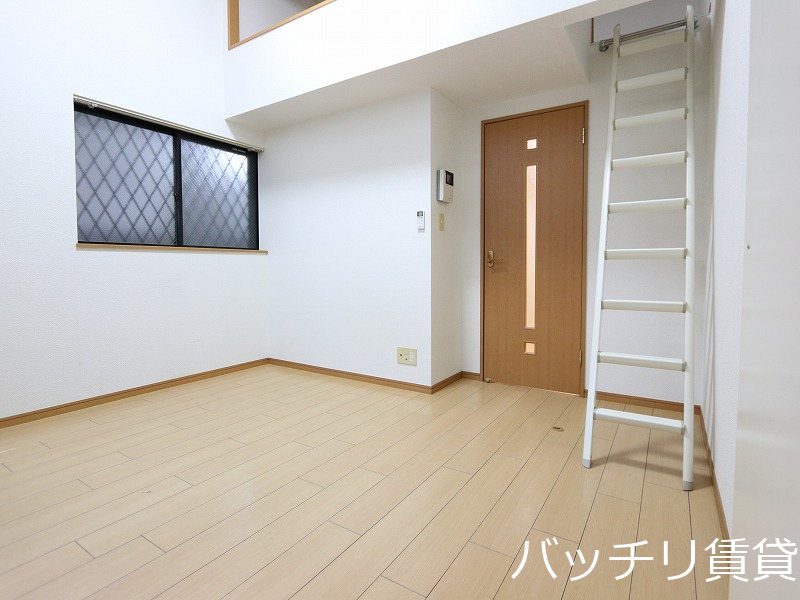 居室・リビング　同型タイプの為、現状を優先致します。