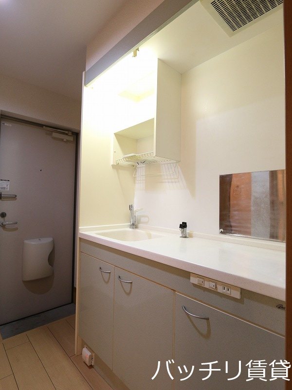 キッチン　同型タイプの為、現状を優先致します。