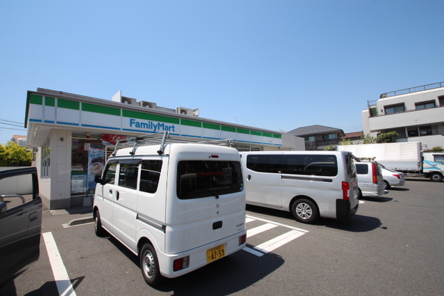 コンビニ　ファミリーマート市沢町店（コンビニ）まで882m