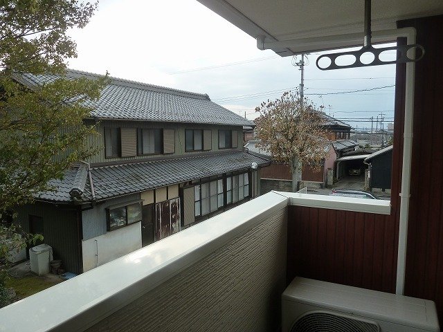 バルコニー　陽当たり良好なバルコニーです