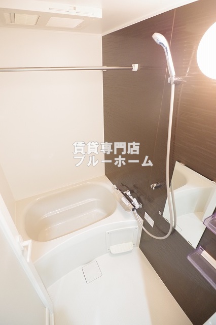バス・シャワールーム　お風呂は浴室乾燥機付き！