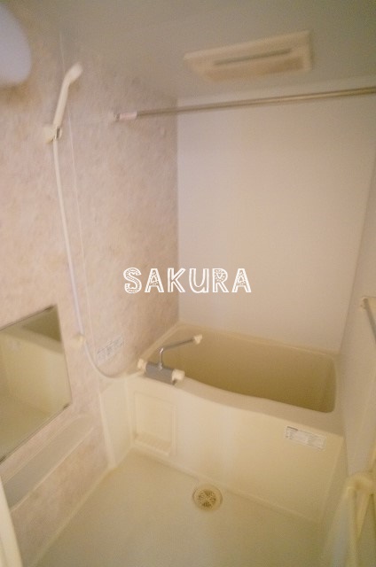 バス・シャワールーム　雨の日でも安心の浴室乾燥機付きです♪