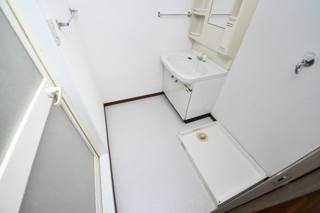 洗面設備　※同建物　同タイプ間取り別室設備施工例　現況優先