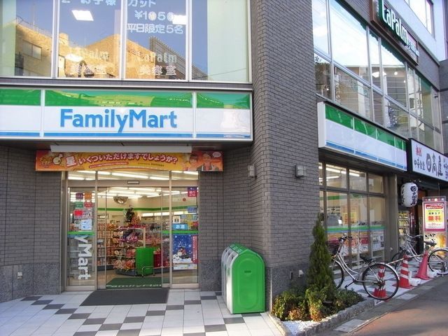 コンビニ　ファミリーマート（コンビニ）まで180m