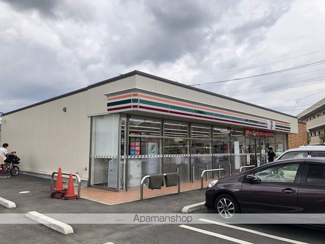 コンビニ　セブンイレブン（コンビニ）まで1049m