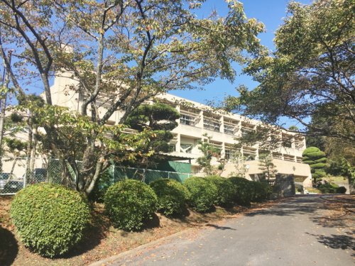 中学校　橿原市立畝傍中学校（中学校）まで999m