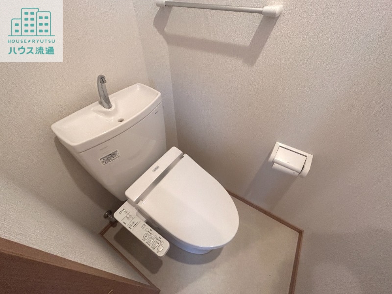 トイレ　※写真は別号室