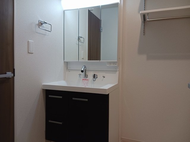 洗面設備　スペースが確保できる洗面所です