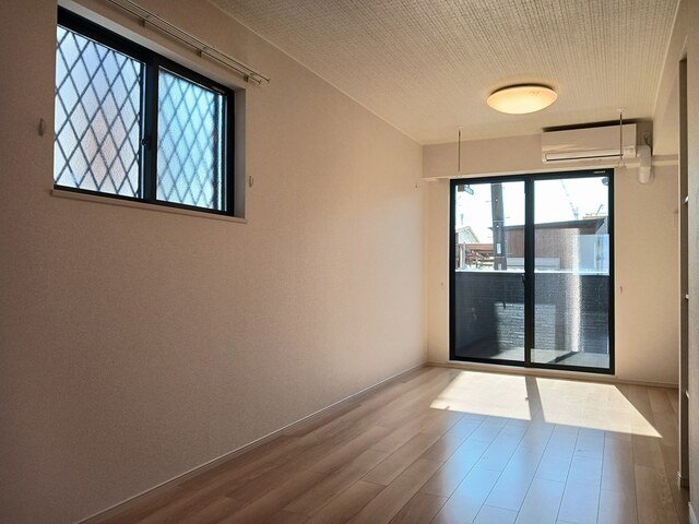 居室・リビング　こちらの居間で趣味の時間をお楽しみください