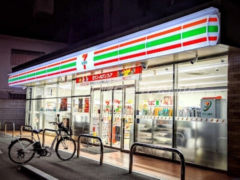 コンビニ　セブンイレブン大阪千躰2丁目店（コンビニ）まで303m