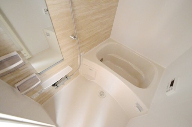バス・シャワールーム　浴室乾燥機つきで便利です
