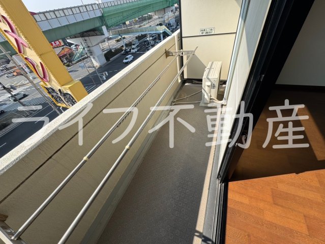 バルコニー　外からの目が気にならないバルコニーで洗濯物が干せます