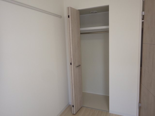 収納　同型タイプの写真です。色が異なる場合があります。現況優先