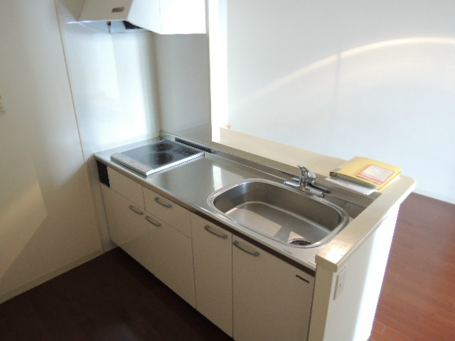 キッチン　対面キッチンで家事をしながらテレビを観たりも出来ます。