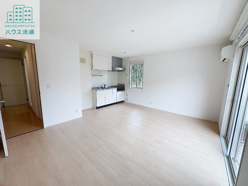 居室・リビング　※別号室の写真です