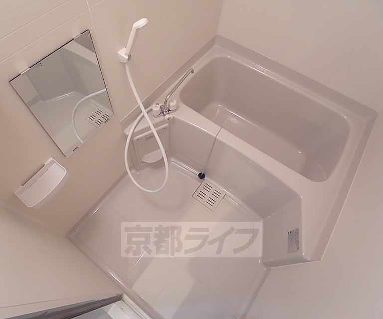 バス・シャワールーム　清潔感のあるお風呂です。