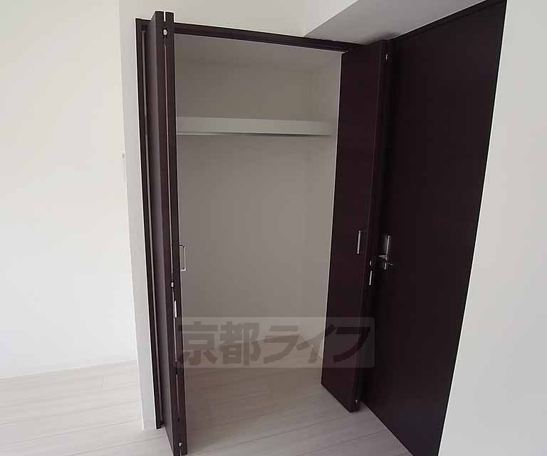 収納　ハンガーパイプ付きの収納です。