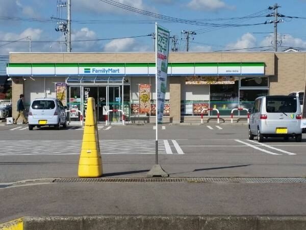 コンビニ　ファミリーマート 高岡中川栄町店（コンビニ）まで914m