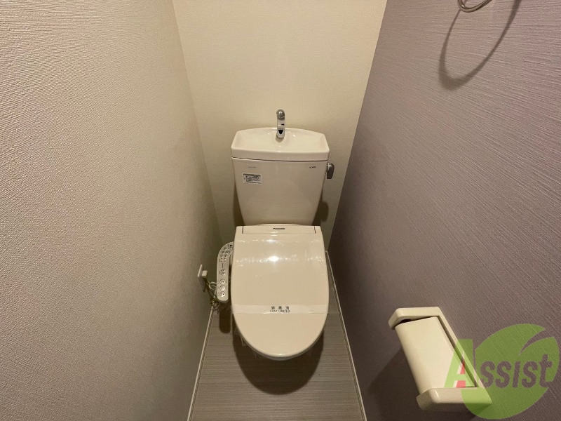 トイレ　こちらはトイレになります。ウォシュレット機能付です。