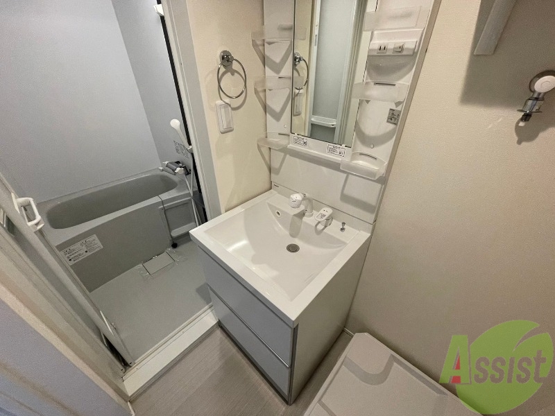 洗面設備　こちらは洗面台になります。シャンプードレッサー仕様です。