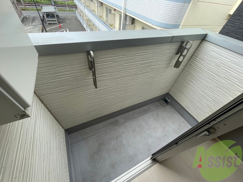 バルコニー　こちらはバルコニーになります。物干し竿設置可能です。