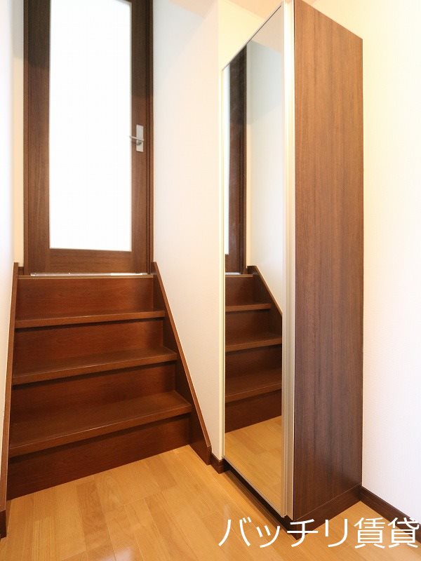 玄関　画像は同シリーズタイプの為、参考写真になります。