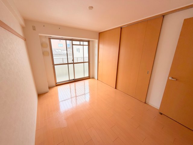 居室・リビング　落ち着いた雰囲気のこのお部屋でゆっくりお休みください。