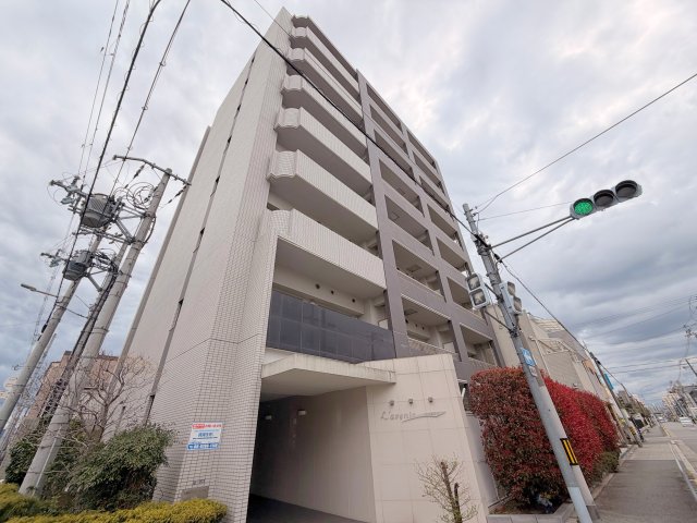 建物外観　存在感のある外観は落ちついた色合いで、堂々としていますね。